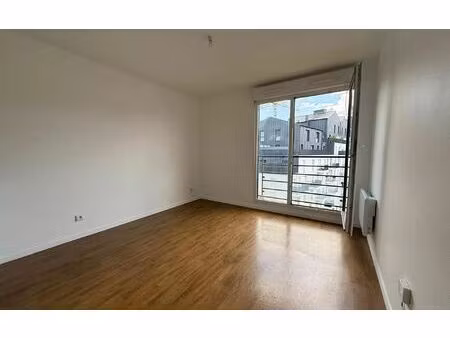 location appartement  m² t-1 à villeneuve-la-garenne  800 €