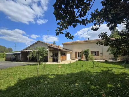 propriété implantée en pleine nature  très au calme!