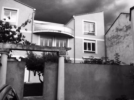 location meublée appartement 4 pièces 90 m² à ales (30100)  910 €