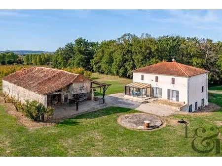 a vendre à dolmayrac maison avec grange.