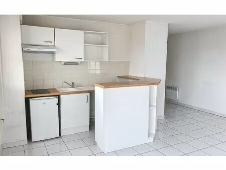 location appartement  57.54 m² t-3 à avignon  669 €