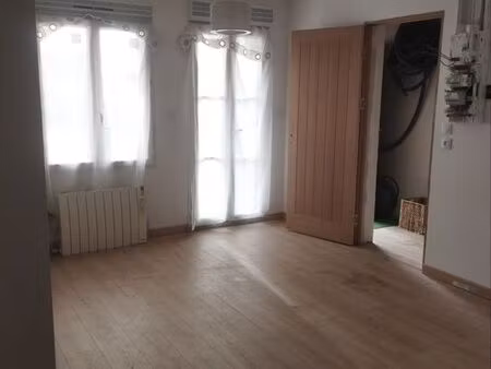 vente un grand studio et un bureau