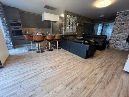 t3 en dernier étage avec balcon sud et garage fermé