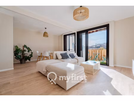 grand t2 meublé avec garage  cave et stationnement – résidence fermée à la serinette