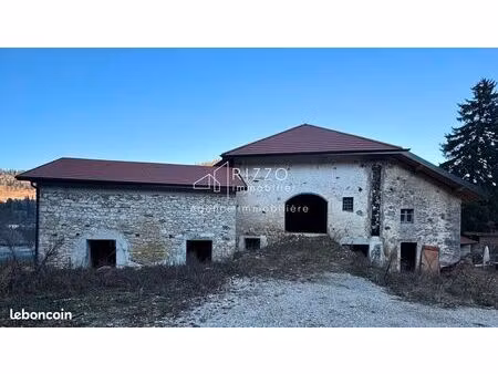 ferme 1 pièce 804 m²