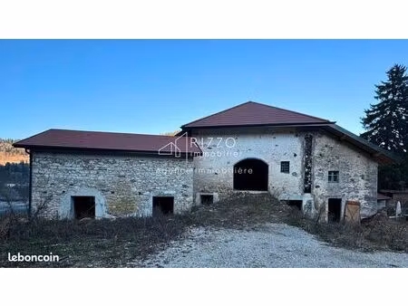 ferme 3 pièces 804 m²