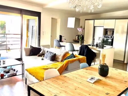 t2 climatisé avec terrasse