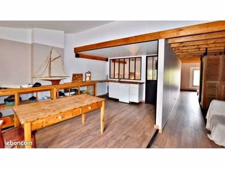 part loue splendide loft meublé à cuers