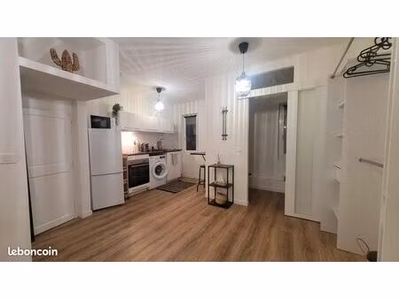 location studio meublé 13600