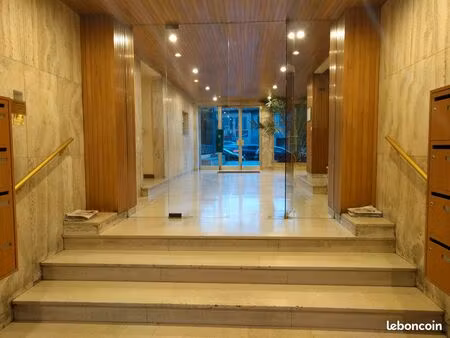 grand t2 lumineux avec balcons quartier menpenti