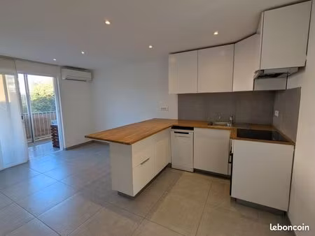 grand studio avec chambrette - climatisation calme  loggia  cusine amenagee et parking