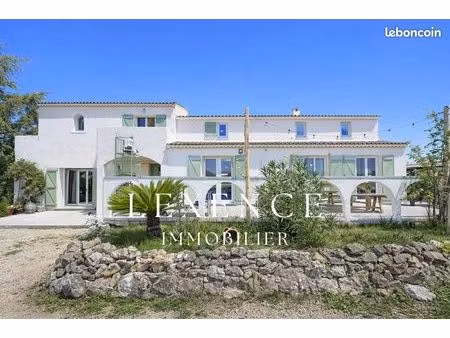 propriété 6 pièces 240 m²