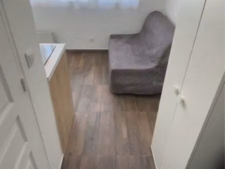 jolie studio meublé dans résidence sécurisé