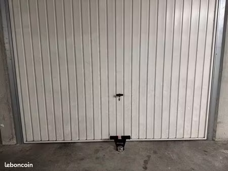 box/parking/garage fermé sécurisé | secteur des docks