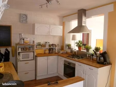 f3 très bien exposé  90m2 dans copropriété calme aux gras