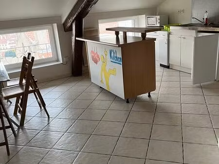 f2 meublé refait à neuf proche de la préfecture