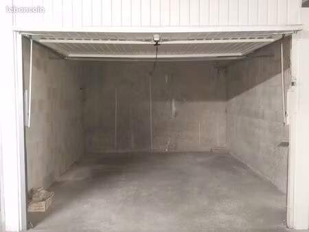 a louer box fermé 13004