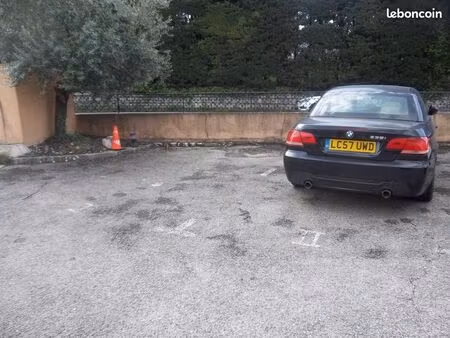 parking valbonne village location