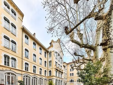 chambre de 13 m2 à lyon 6 confortable au sein de la résidence