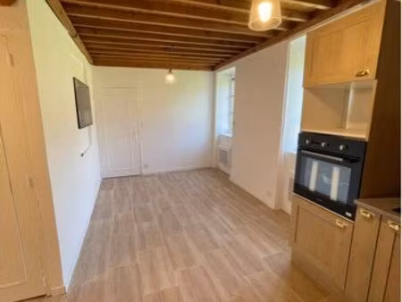 particulier loue meublé rénové de 50m2 à saint forgeux 69490 avec cave et jardin