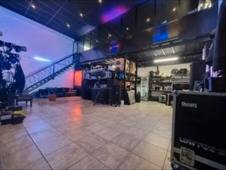 local professionnel/ entrepôt + bureau