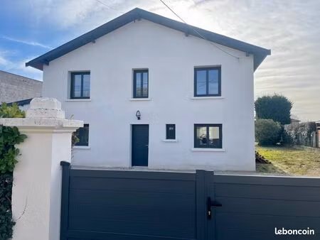 maison rénovée à neuf 150 m² – 65 m² de pièce de vie – terrain 800 m² piscinable