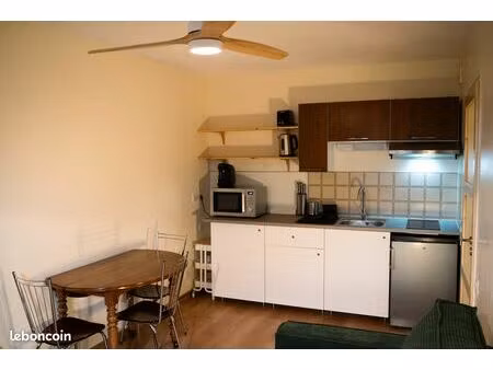 studio meublé et équipé refait à neuf – proche métro cuire – parking inclus