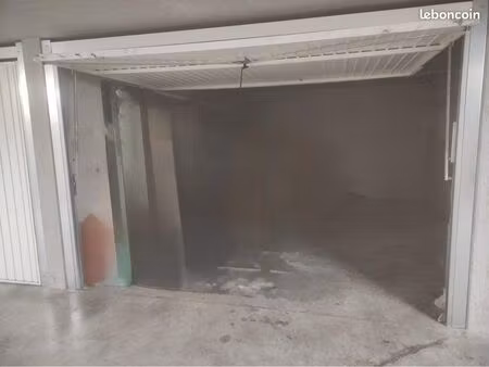 garage box 22m2 sous-sol résidence fermée