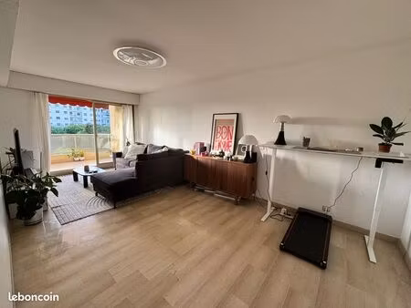 t2 lumineux 49m² avec balcon filant  piscine et parking – proche mer