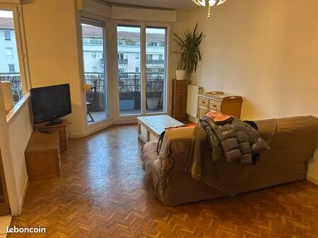 appartement 2 pièces  balcon sur jardin  garage