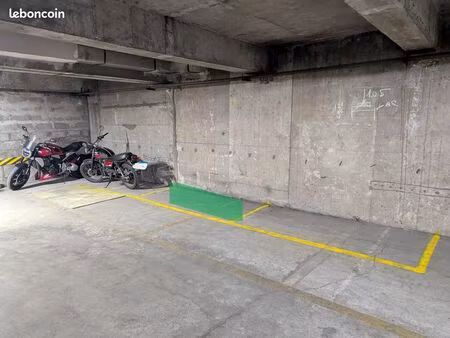 location parking moto gambetta