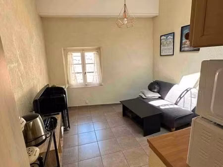 petit duplex dans le vieil antibes pour quelques mois