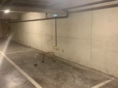 place de parking sécurisé