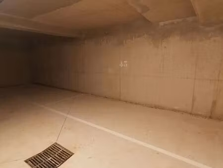 place de parking sécurisée auto moto