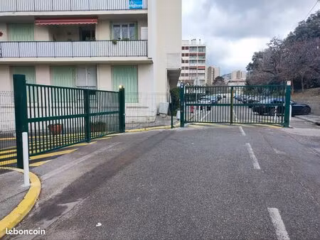 vends box garage fermé