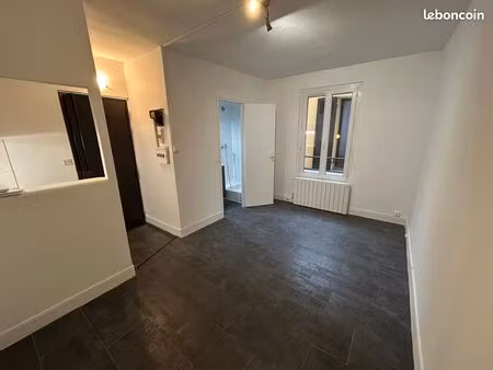 a vendre studio 16 m2 la fourche paris 17