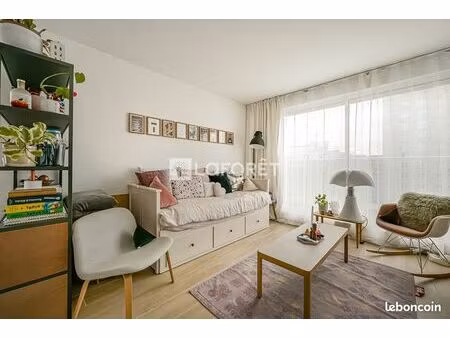 studio 1 pièce 27 m²