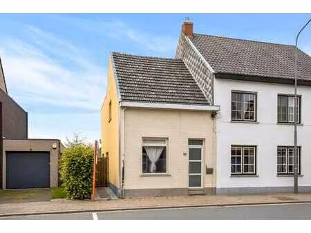 halfopen bebouwing met 3 slpk. en charmante tuin in stabroek