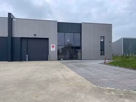bâtiment semi-industriel à louer dans le pae de verlaine