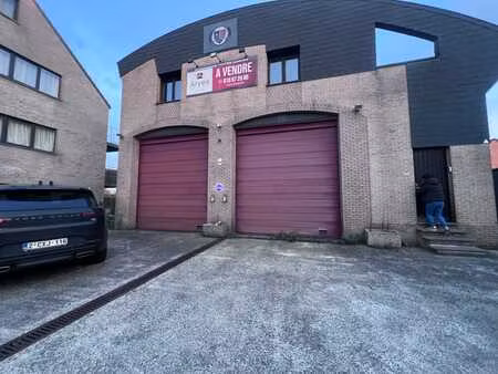 magnifique surface entrepôt-bureau-garage