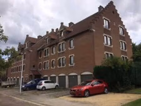 studio rénové au calme–ucl-kraainem