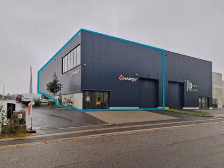 unité pme dans le zoning de alleur