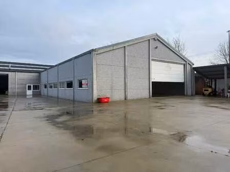 ruime loods op uitstekende commerciële ligging!