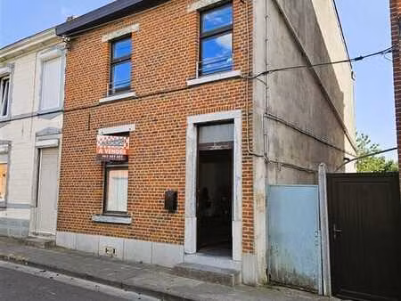 maison d'habitation 3 façades avec passage latéral