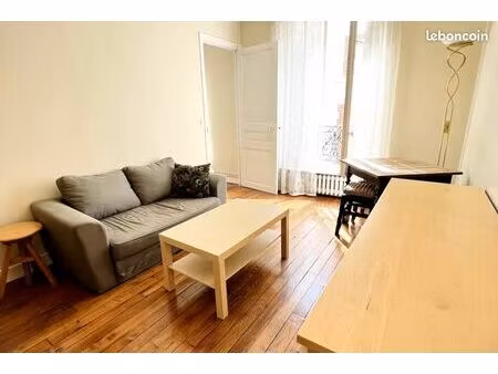 2 pièces lumineux proche commerces et transports