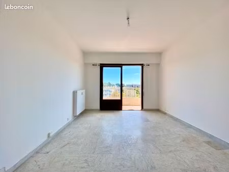 exclusivite : appartement studio de type f1  parking  à cagnes sur mer idéalement situé au