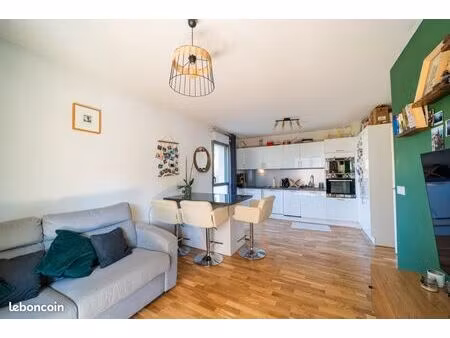 bel aappartement t2 à la duranne (bas)