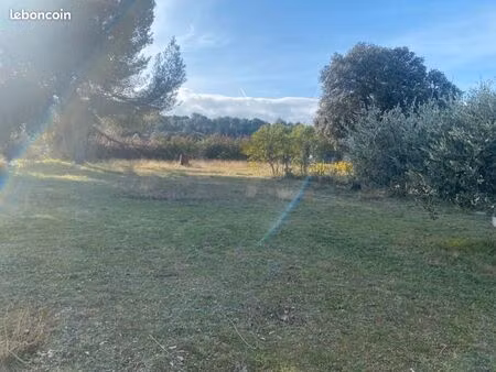 terrain 775 m² charleval