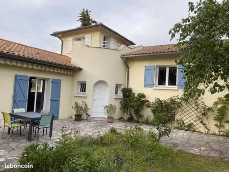 belle villa sur terrain de 1 450 m²
