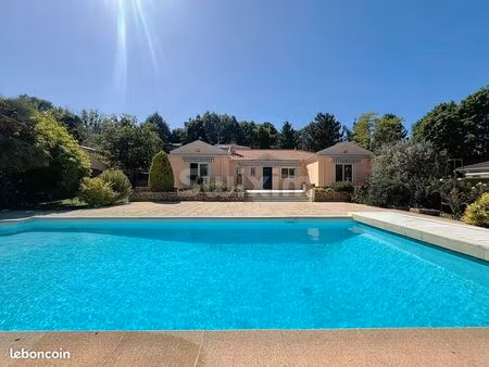 propriété 6 pièces 170 m²